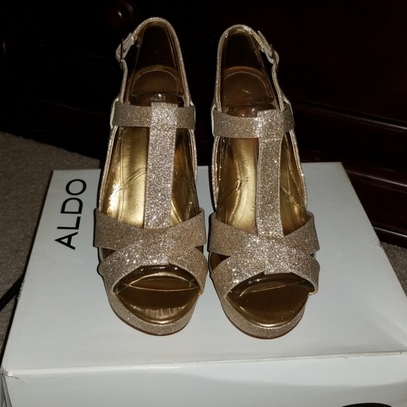 Aldo Gold High Heels - Picture 2 of 4
